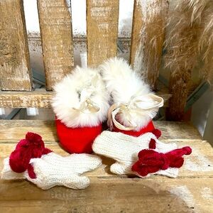Christmas Velvet Red Slippers/Mittens Set Doll NEW